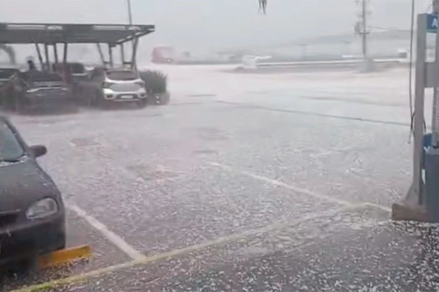 Otra postal de la ca&iacute;da del granizo. Foto: Diario Federaci&oacute;n.