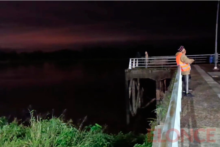 Buscan a un hombre que se arrojó al río en Paraná: 