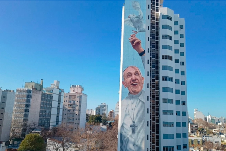 Inauguraron en La Plata el mural más grande del mundo dedicado al papa Francisco