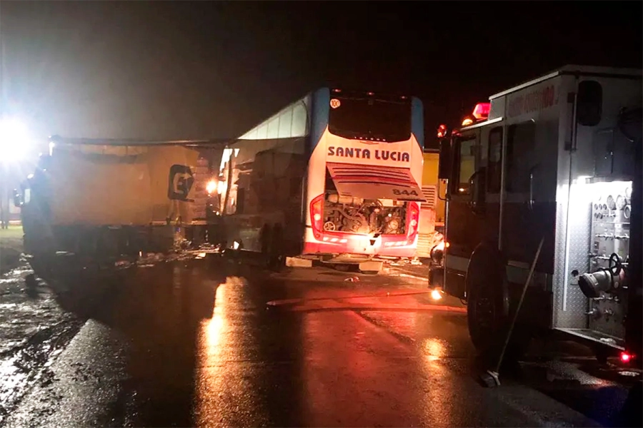 Tr&aacute;gico choque en Santa Fe. Aire de Santa Fe