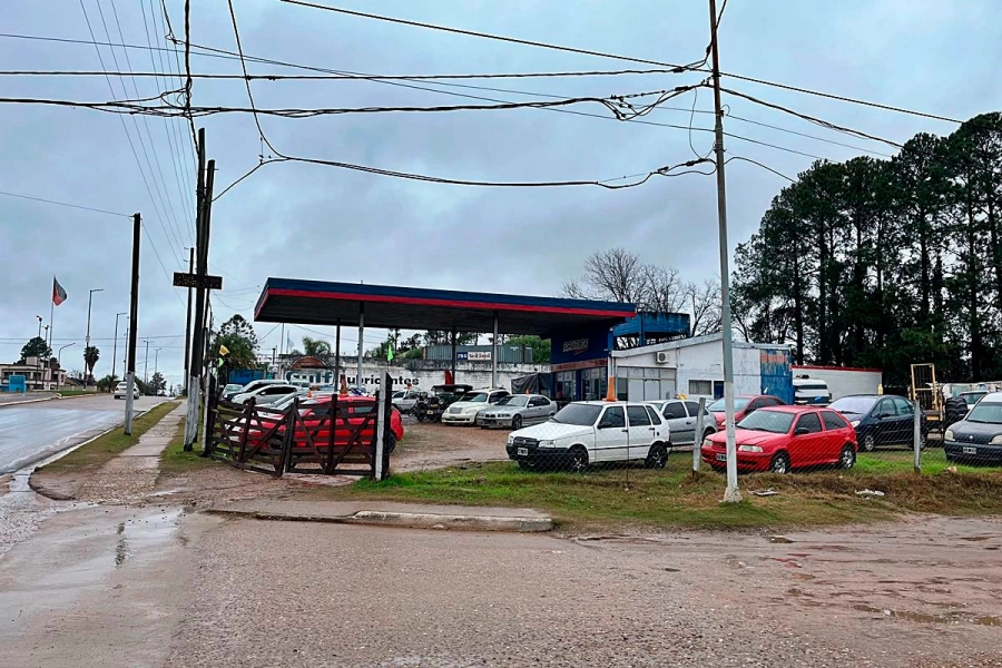 La concesionaria donde ocurri&oacute; el choque. Diario R&iacute;o Uruguay