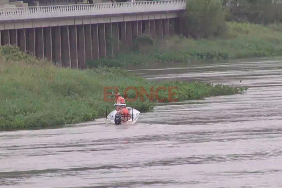 Retomaron la b&uacute;squeda del hombre que se arroj&oacute; al r&iacute;o en Paran&aacute;