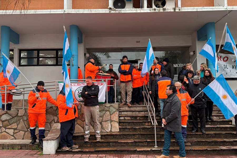 Protesta de empleados de Vialidad Nacional &ndash; distrito Entre R&iacute;os (foto Elonce)