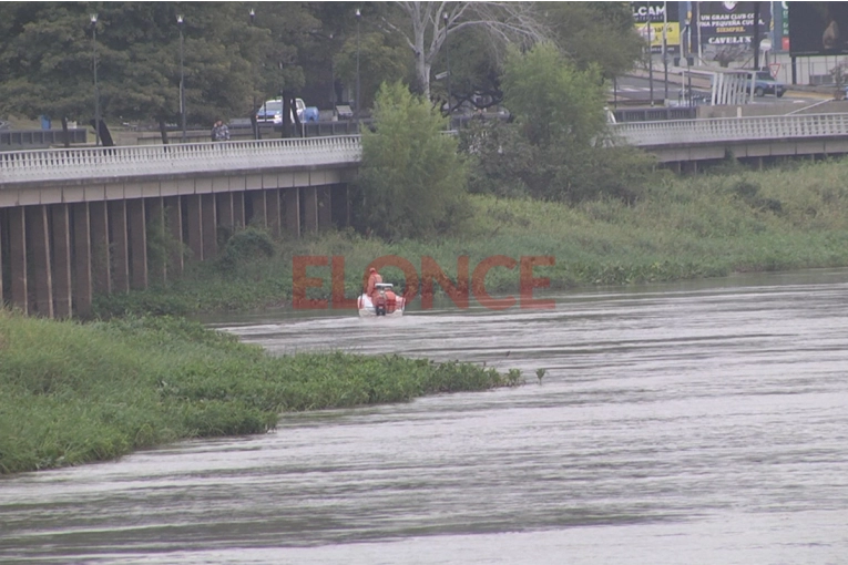Sin novedades, concluyó una nueva jornada de búsqueda del hombre que se arrojó al río Paraná