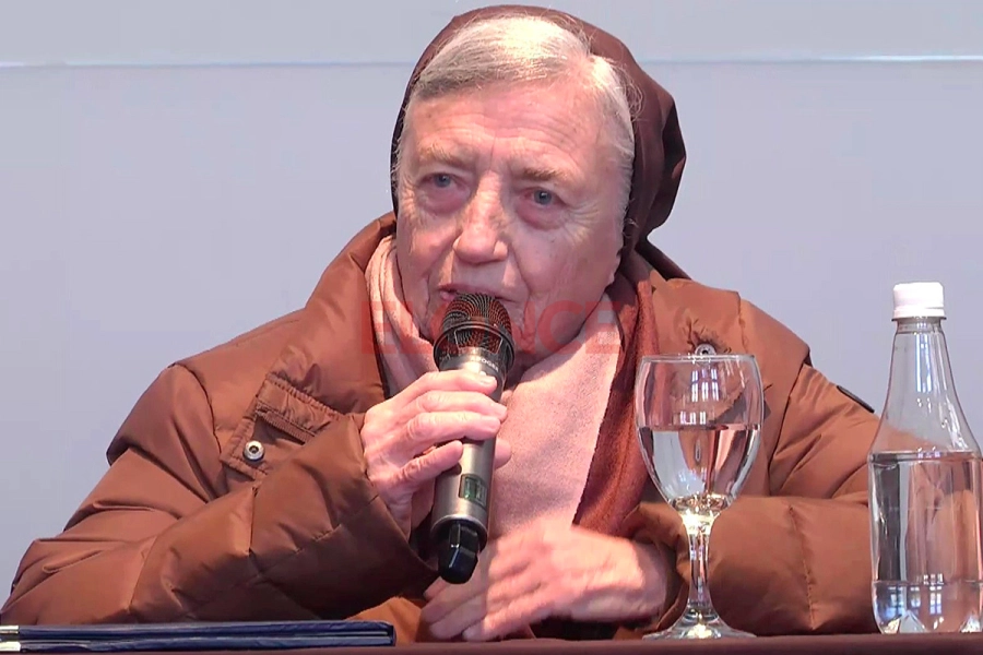 Martha Pelloni disert&oacute; en Paran&aacute; (foto Elonce)