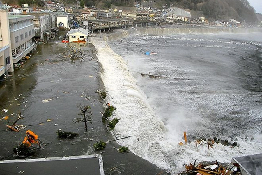 Hay temor por la llegada de tsunami y se alertan olas de hasta tres metros. Foto: X.
