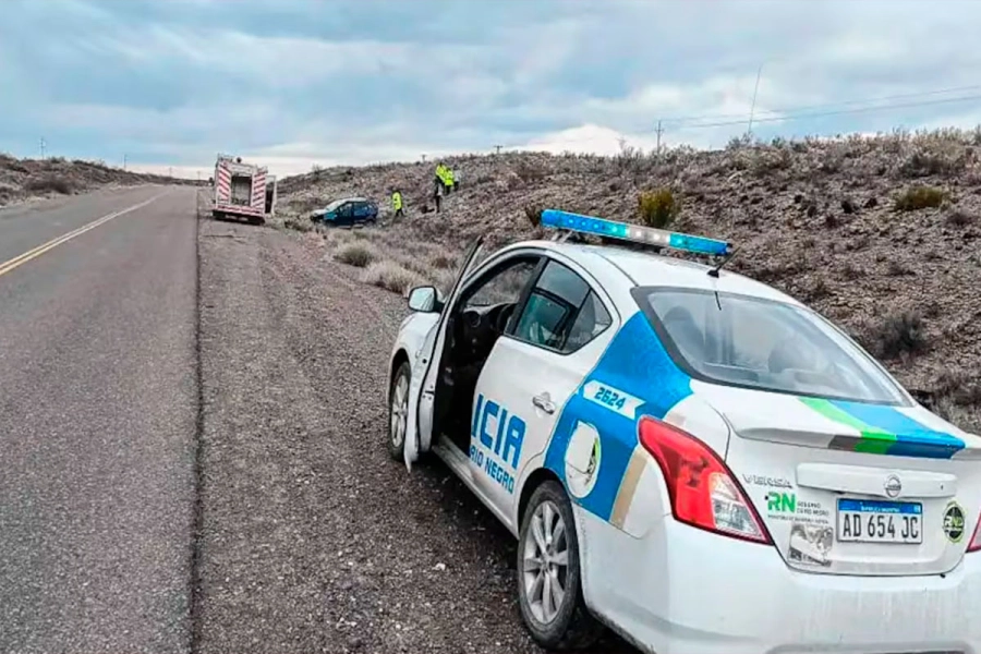 El conductor del auto y su hija fueron los &uacute;nicos sobrevivientes. (Foto: diario R&iacute;o Negro.)