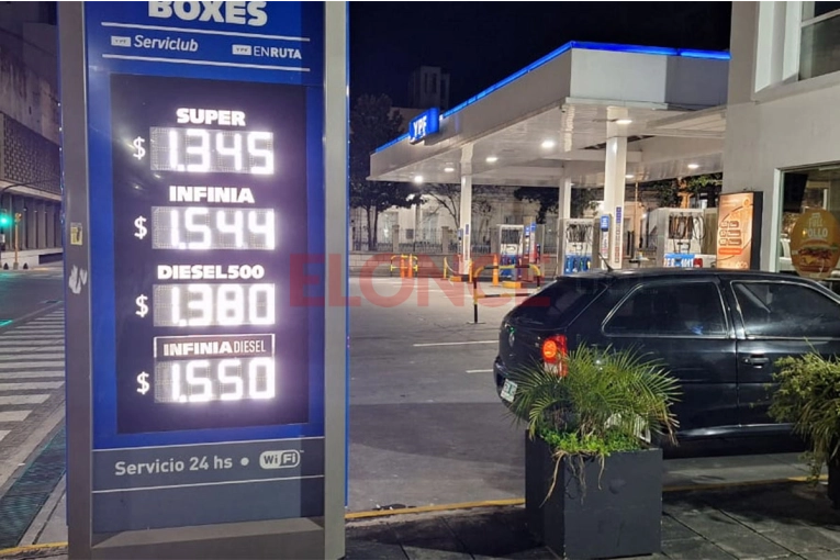 YPF subió por tercera vez en el mes los precios de los combustibles: los nuevos valores