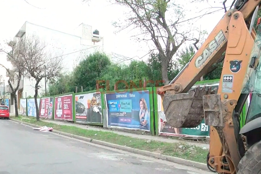 Limpian un terreno bald&iacute;o en Paran&aacute;