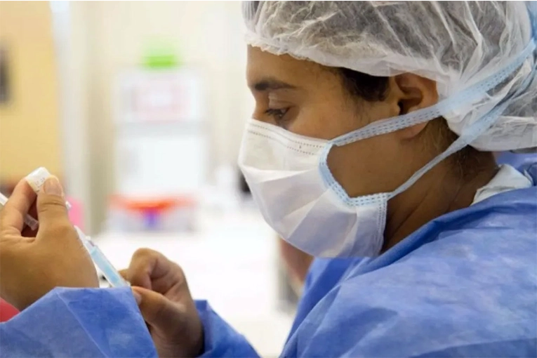 Proponen régimen jubilatorio diferencial para personal de salud que trabajó en pandemia