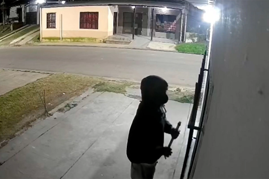 Se colg&oacute; de la reja para entrar a robar en una barber&iacute;a
