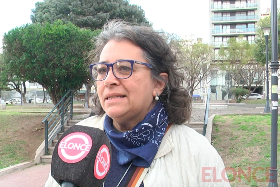 Voluntarios de C&aacute;ritas brindan desayuno a personas en situaci&oacute;n de calle
