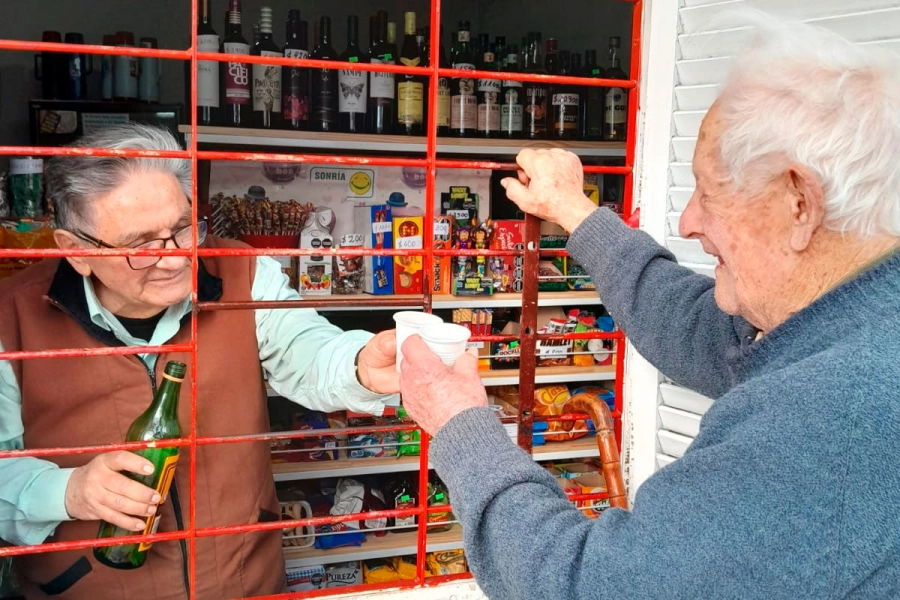 Brindis para cumplir la tradici&oacute;n. (Elonce)
