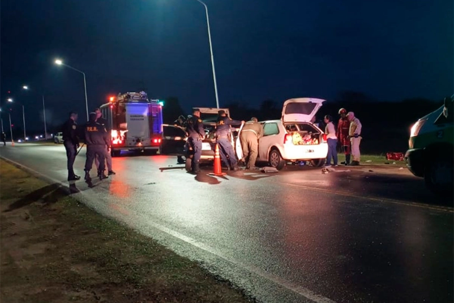 Cinco heridos, entre ellos una niña, tras fuerte choque entre dos autos