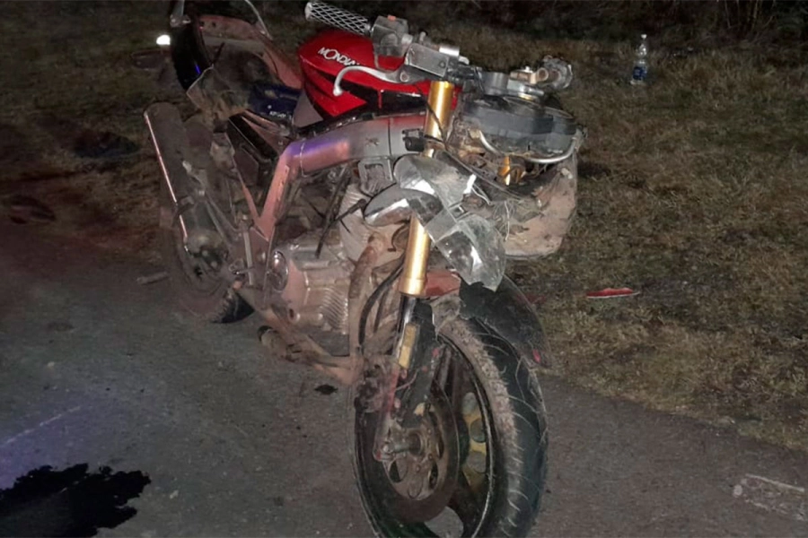 Chocaron moto y camioneta en Ruta 12