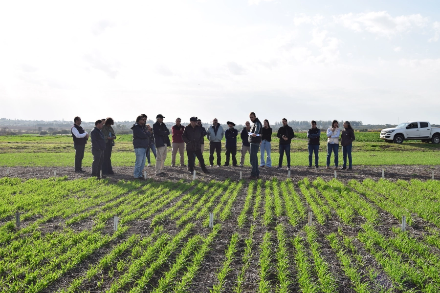 Recorrida de funcionarios en sede de INTA Paran&aacute; (foto Gobierno de Entre R&iacute;os)