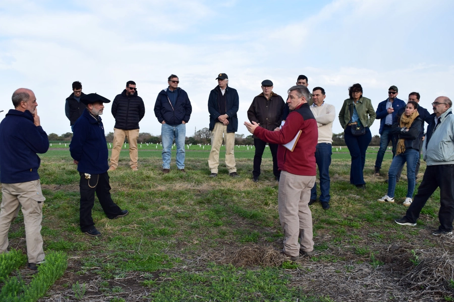 Recorrida de funcionarios en sede de INTA Paran&aacute; (foto Gobierno de Entre R&iacute;os)