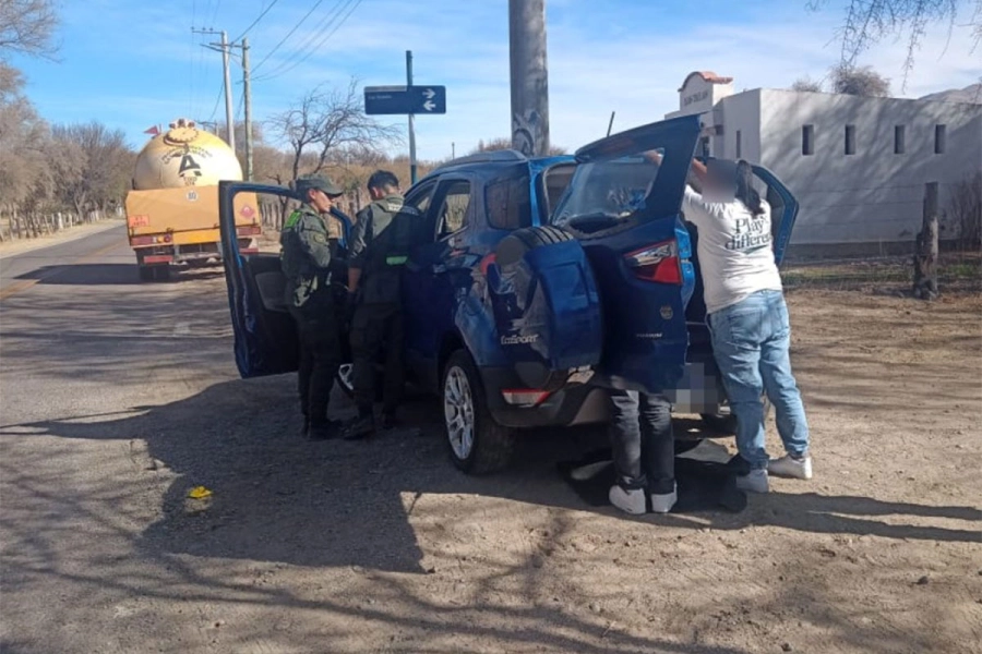 Dos mujeres trasladaban coca&iacute;na en un veh&iacute;culo. Gendarmer&iacute;a Nacional