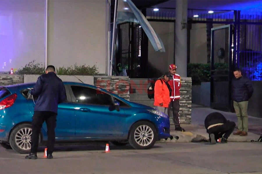 Polic&iacute;a Cient&iacute;fica ya est&aacute; trabajando en el lugar. Foto: Elonce.