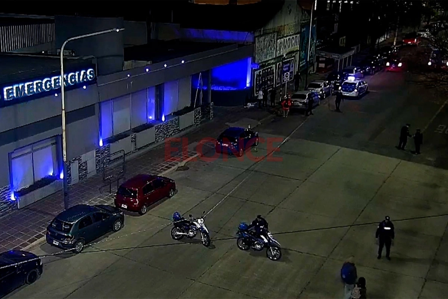 El tr&aacute;nsito se encuentra cortado sobre calle Gualeguaych&uacute;. Foto: Elonce.