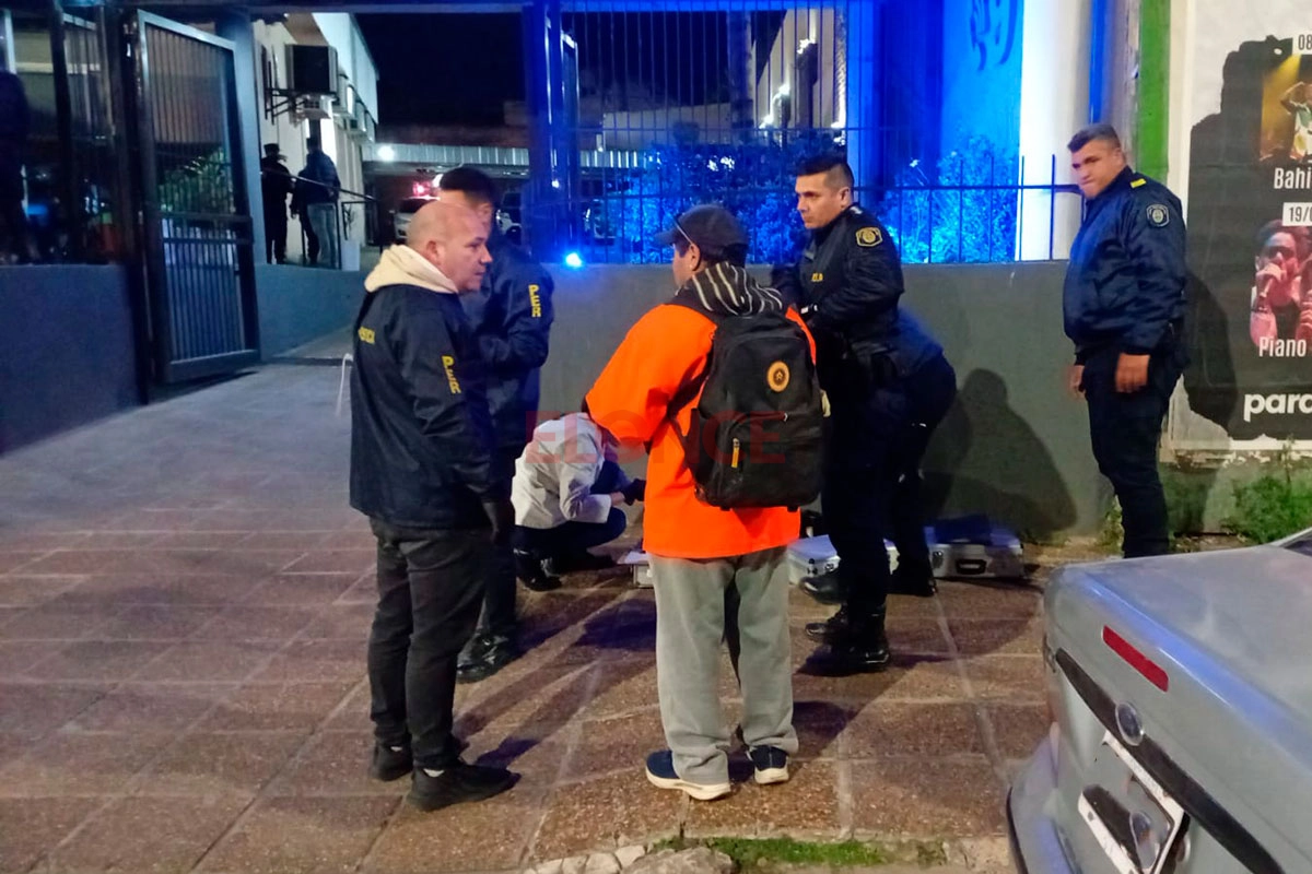El lugar de los hechos donde trabaja la policía. El lugar de los hechos donde trabaja la policía.