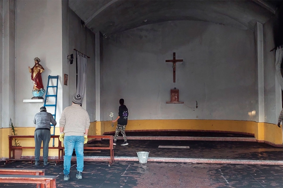 Restauran capilla incendiada