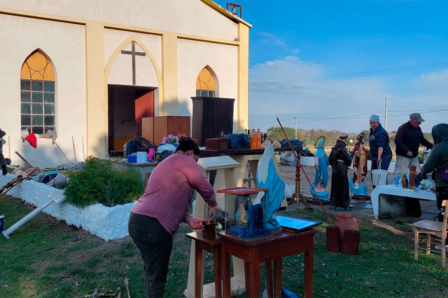 Restauran capilla incendiada