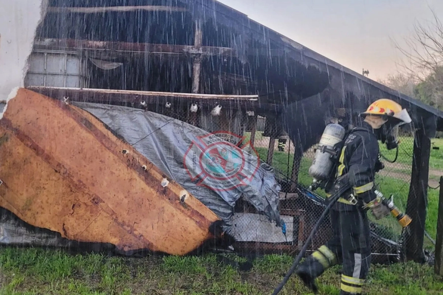 Foto: Bomberos Voluntarios de Concepci&oacute;n del Uruguay.
