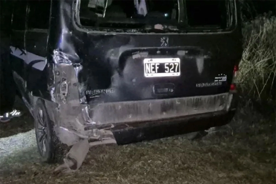 El lugar del impacto en la camioneta. Diario &Eacute;poca