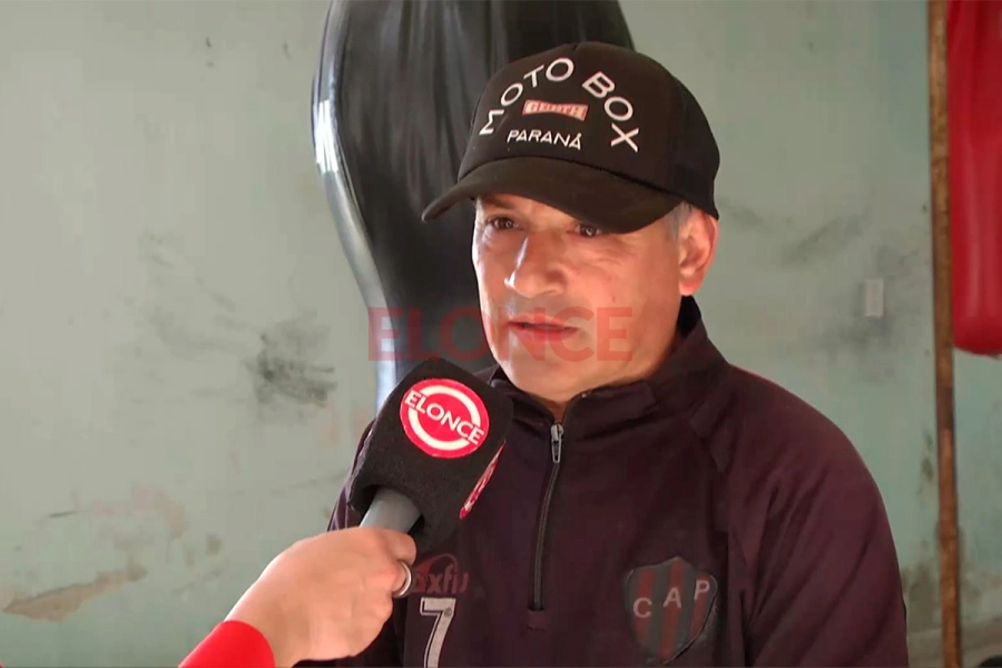 Uno de los entrenadores. Foto: Elonce.