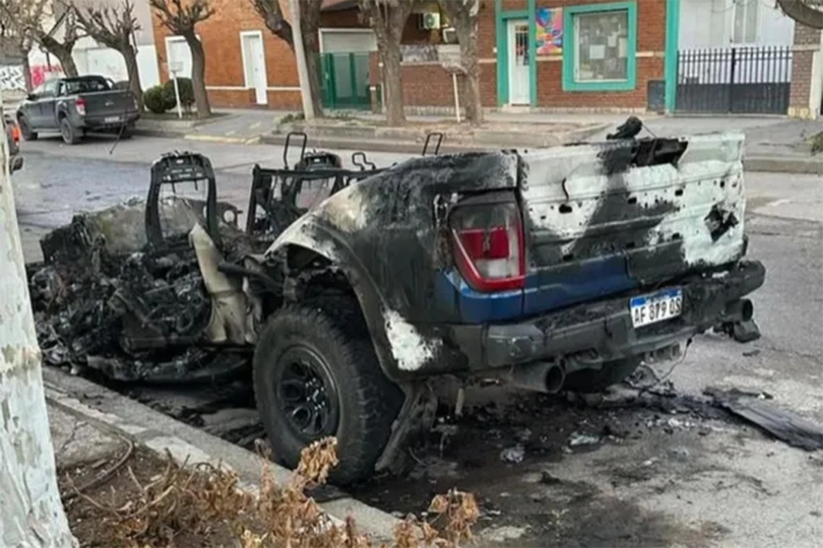 Así quedó la camioneta que pertenece al futbolista