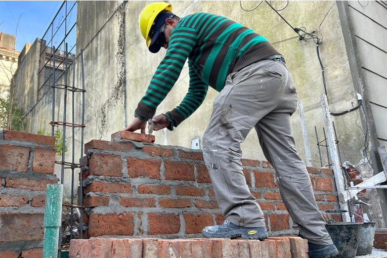 UOCRA acordó aumento salarial y bono para trabajadores de la construcción