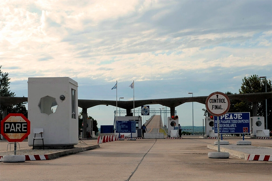 Paso fronterizo Gualeguaych&uacute;-Fray Bentos. Archivo