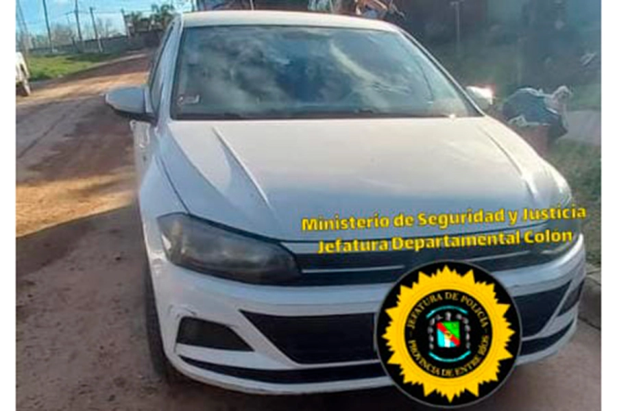 Secuestraron un automóvil Volkswagen Vitus en allanamientos por millonario robo en Villa Elisa (foto Policía de Entre Ríos)
