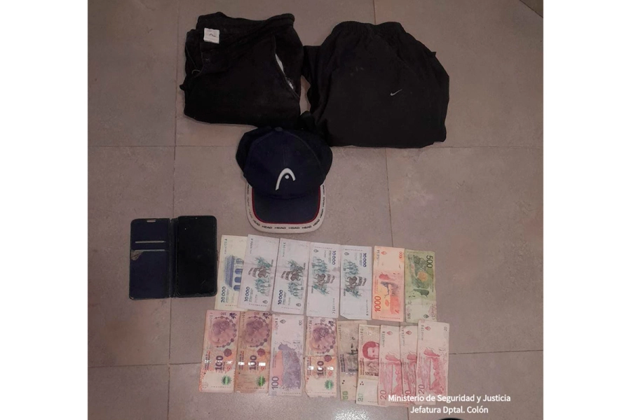 Lo que secuestraron en procedimientos por millonario robo en Villa Elisa (foto Policía de Entre Ríos)