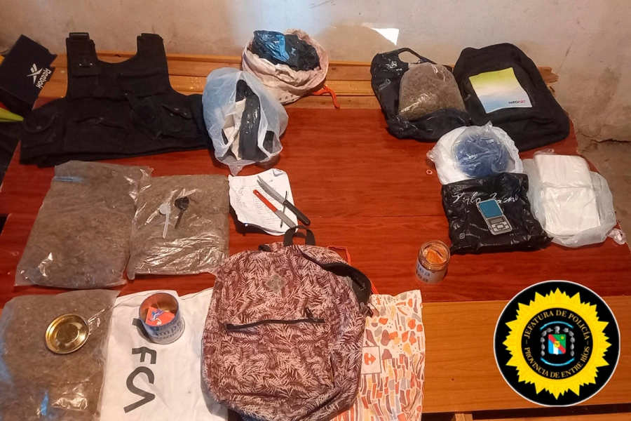 Elementos secuestrados en allanamientos por balaceras en Paraná (foto Policía de Entre Ríos)