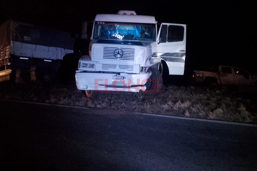 Choque y vuelco en el enlace vial Victoria-Rosario