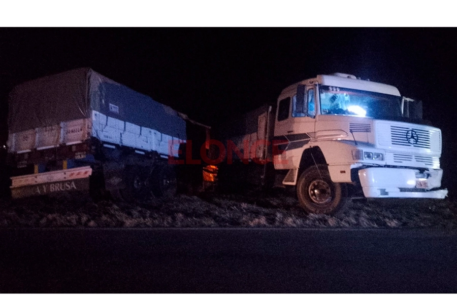 Choque y vuelco en el enlace vial Victoria-Rosario