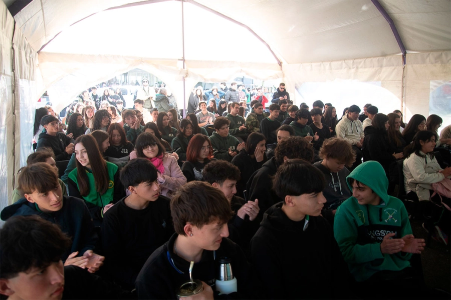 Paran&aacute; Lee abri&oacute; sus puertas con una gran convocatoria de alumnos