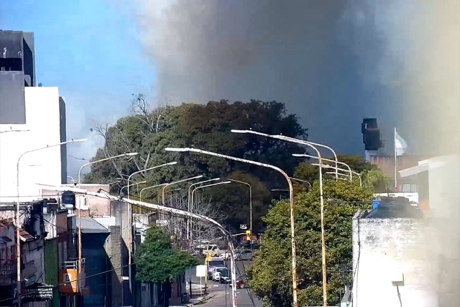 Vista del humo desde Cinco Esquinas. (Elonce).