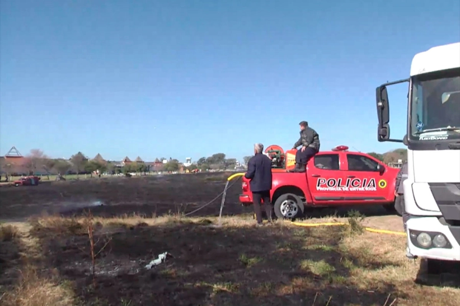 Incendio en el predio del ex hip&oacute;dromo. (Elonce).