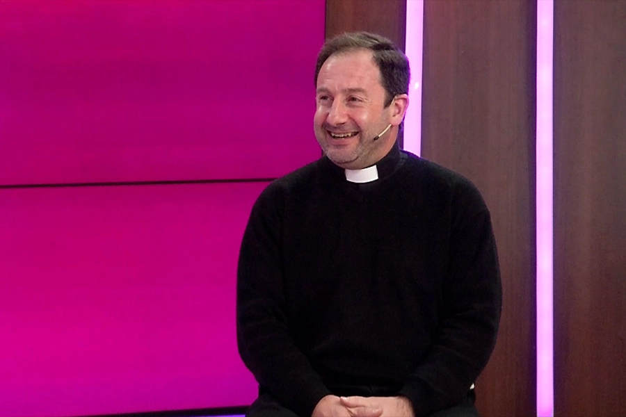 Padre Ariel Folonier.