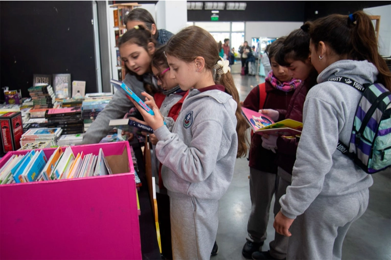 Paraná Lee abrió sus puertas con una gran convocatoria de alumnos 