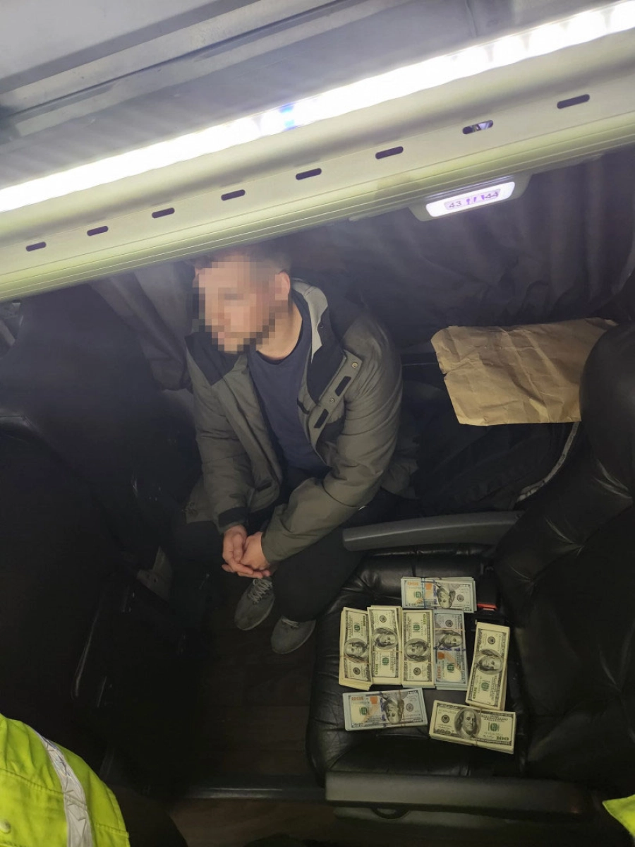 Viajaba en colectivo con 49.500 d&oacute;lares. Gendarmer&iacute;a Nacional