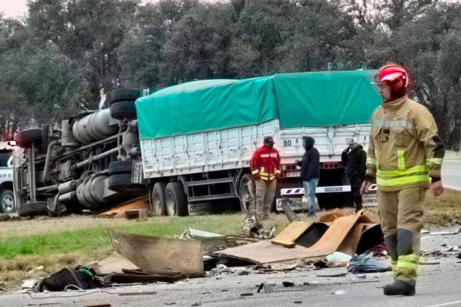 Un muerto y dos heridos en un choque frontal en C&oacute;rdoba