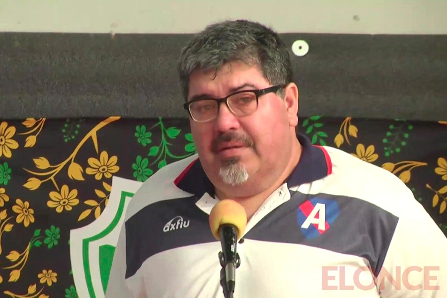 La emoci&oacute;n del presidente de Alumni, Jos&eacute; Clement (foto Elonce)