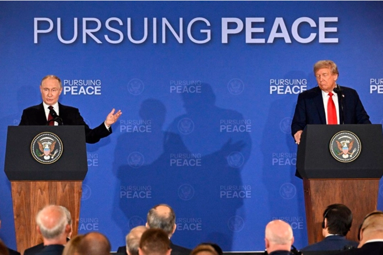 Trump anuncia que la cumbre con Putin sobre la guerra en Ucrania concluyó sin acuerdo, pero con avances