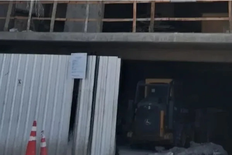 Tragedia laboral: cuatro obreros murieron al desplomarse un montacargas