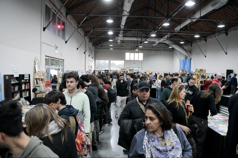 Miles de personas visitaron la Feria del Libro Paraná Lee