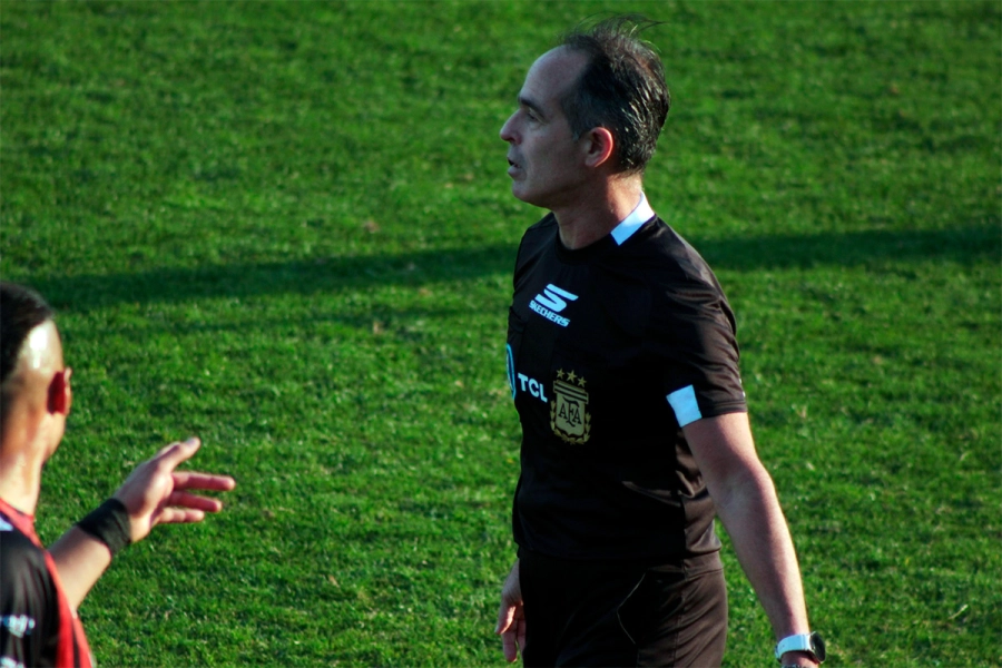 Julio Barraza, de p&eacute;simo arbitraje. Patronato en fotos